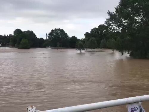 L'onda di piena del fiume Bacchiglione in provincia di Vicenza