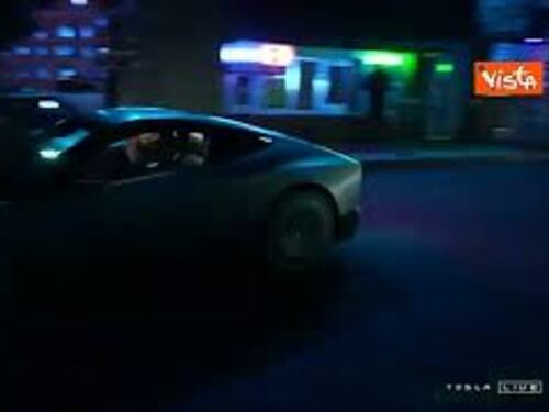 Musk presenta "Cybercab" di Tesla, il robotaxi senza conducente