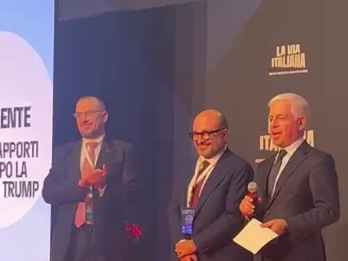 La standing ovation per Gennaro Sangiuliano ad Atreju
