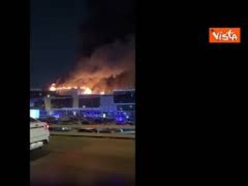 Attentato a Mosca, l'incendio alla sala dei concerti