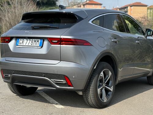 Jaguar E-Pace: guarda il video in pillole del SUV plug-in premium, da 309 CV