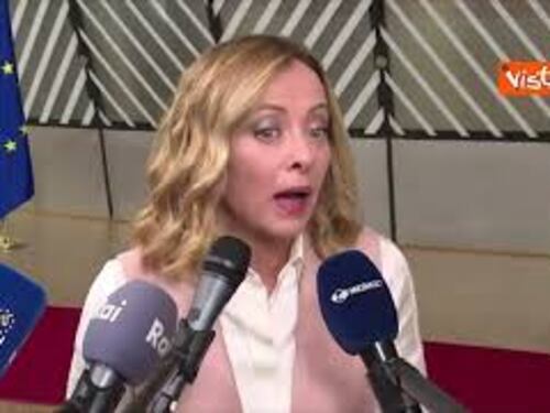 Meloni al termine del punto stampa a Bruxelles: "Me ne devo andare, stanno per fare la foto"