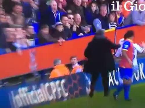 Mourinho corre e sgrida il giovane raccattapalle