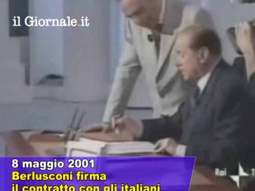 2001, Berlusconi firma il contratto con gli italiani