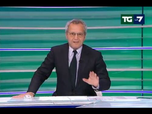 Mentana non riesce a leggere i titoli di apertura