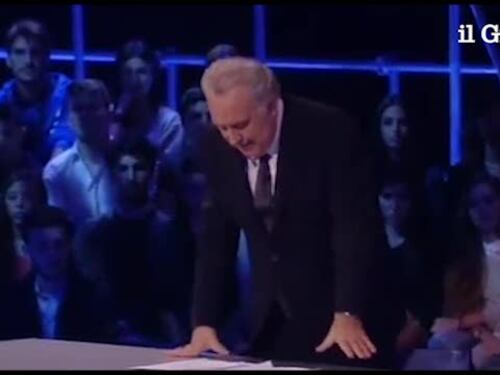 In tv il vaffa di Santoro a Napolitano e Cancellieri: "Nun me rompe er ca'..."