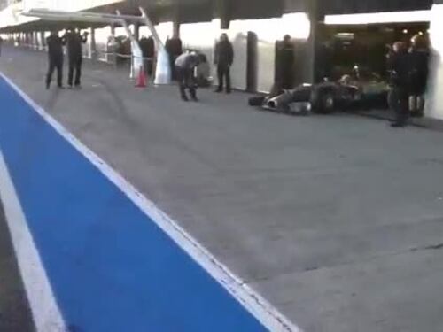 A Jerez la mercedes spegne subito i motori