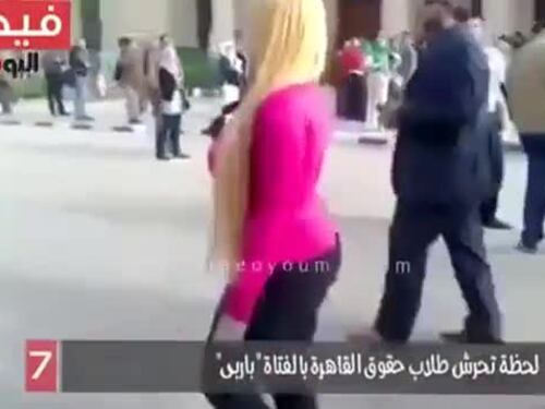 Una donna che va all'università in jeans? In Egitto è derisa e insultata