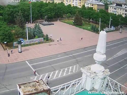 Lugansk, raid aereo tra le case