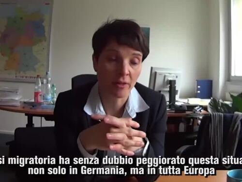 Frauke Petry: "I migranti minacciano la pace sociale in Germania"