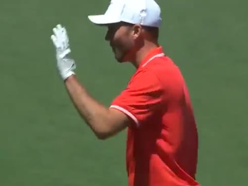 L'incredibile colpo del golfista: pallina in buca senza rimbalzare