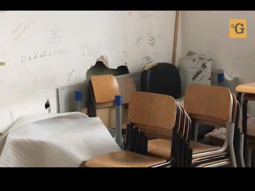 Scuole che cadono a pezzi: a Roma otto su dieci non sono in regola