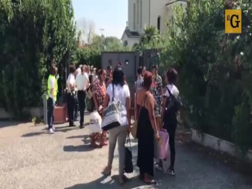Occupata la stazione di Prima Porta: i rom accampati sui marciapiedi