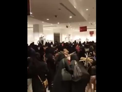 Abu Dhabi, "Tutto gratis per mezz'ora": al centro commerciale scoppia il caos