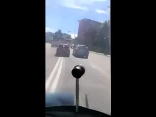 Milano, inseguimento col furgone