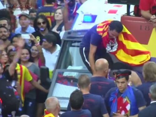 Manata di Xavi a Neymar: tensione alla festa per la Champions