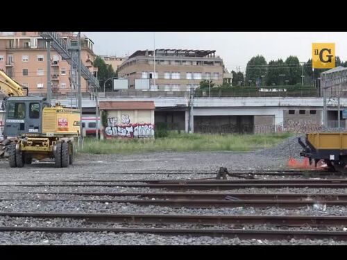 Quella tendopoli fantasma lungo i binari dell'alta velocità