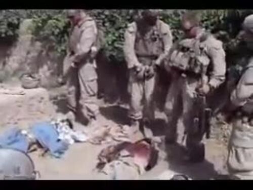 I marine urinano sui cadaveri dei talebani