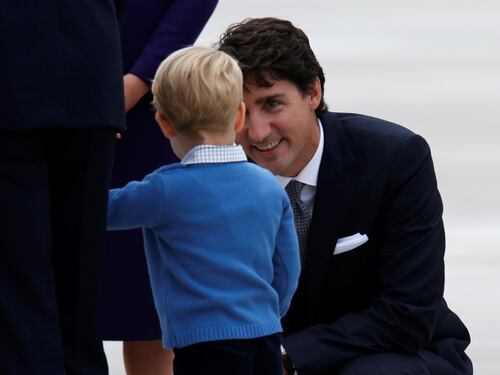 George "snobba" Trudeau e non gli dà la mano