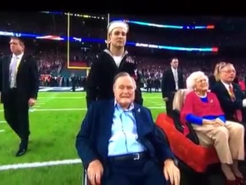 Il lancio della monetina di George H.W. Bush al SuperBowl 2017