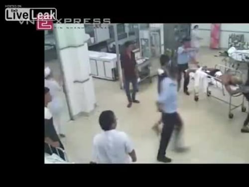 Paziente ricoverato in ospedale viene accoltellato alla schiena