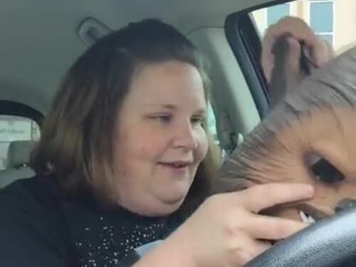 Record su Facebook per il video della mamma con la maschera di Chewbecca