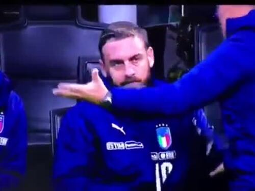 La furia di De Rossi: "Deve entrare Insigne"