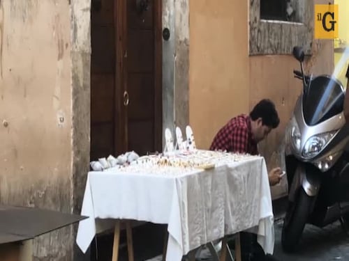 Degrado a Roma: il suk davanti all'ex sede del Pd