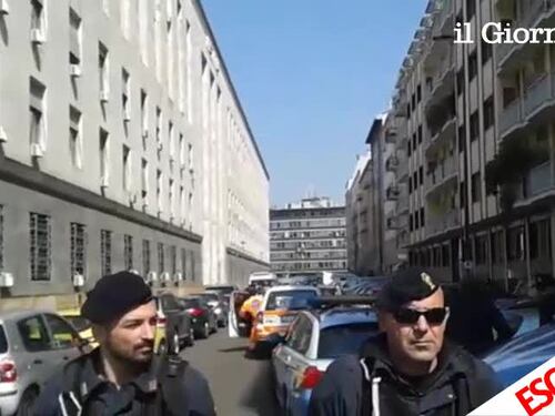 Milano, ambulanze si allontanano dal tribunale