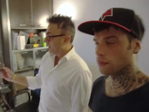 Il ministro Guidi censura la copertina del cd di Fedez
