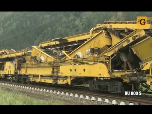 L'incredibile macchina che costruisce le ferrovie