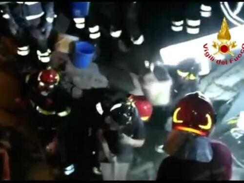 Ischia, i vigili del fuoco salvano neonato di sette mesi