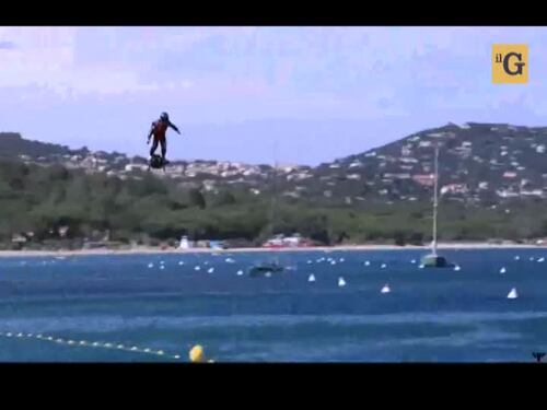 Si chiama Flyboard il velivolo che ti mette le ali ai piedi