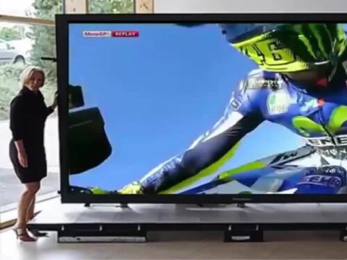 Rossi cade a Valencia