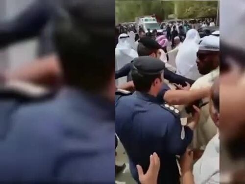 L'emiro del Kuwait sul luogo dell'attacco