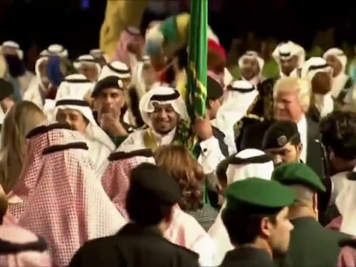Trump balla la "danza della spada" in Arabia Saudita