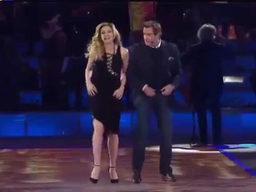 Music, John Travolta sedotto da Lorella Cuccarini