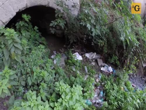 Dentro le baraccopoli sul Tevere, il fiume ostaggio del degrado