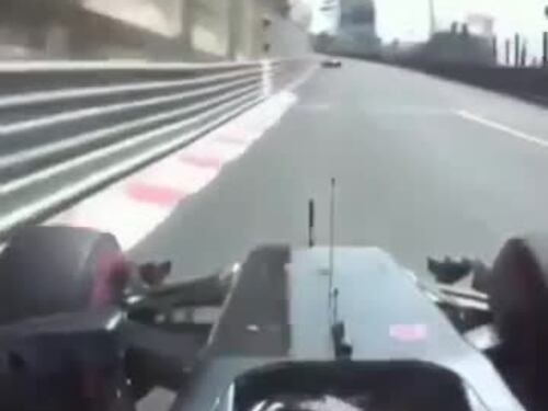 Gp Monaco, paura per Button: auto colpita da un tombino