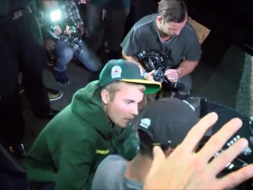 Hollywood, Justin Bieber investe un fotografo per fuggire dai paparazzi