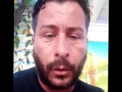 Lo zio di Pamela Mastropietro con la maglietta nera: "Dove eravate quando l'hanno massacrata?"