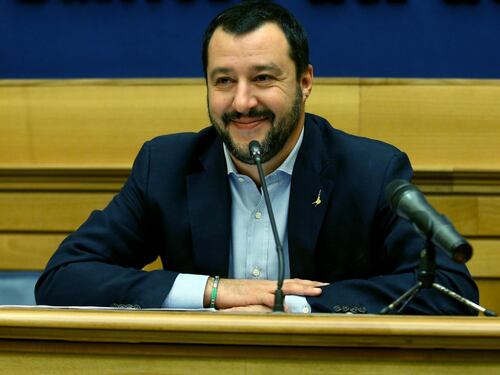 Lite Salvini-Volo: "Scrivi e non si capisce un c..."