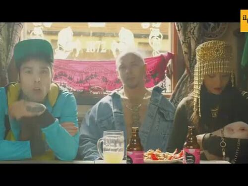 Dito medio a Savini nel nuovo video di Fedez