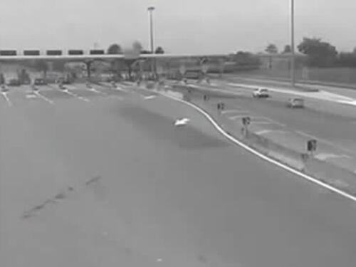 Incidente sulla A14: schianto al casello autostradale