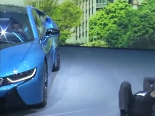 Il malore in diretta del presidente della BMW