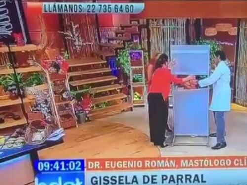 Ragazza rimane nuda in diretta tv