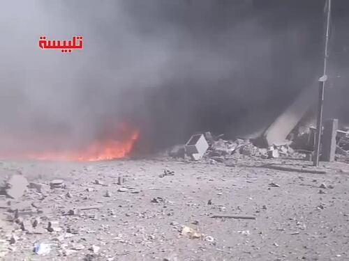 Attacchi aerei a Talbiseh, vicino alla città di Homs