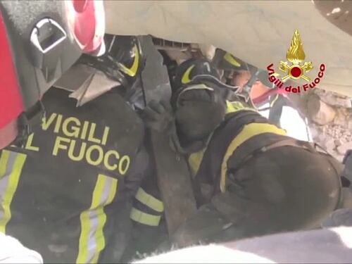 Il salvataggio di due bimbi grazie ai vigili del fuoco