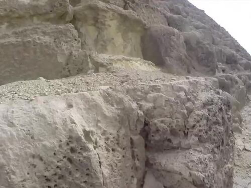 "Sulla piramide contro Isis". Finisce in polizia