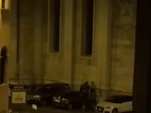 Trento, violenza in piazza: "Vomito e schizzi di sangue"